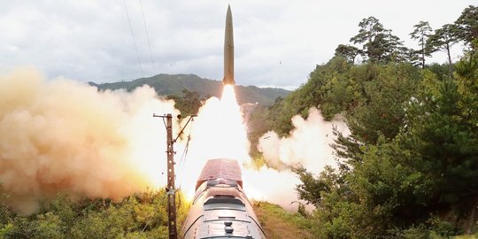 Korea Utara Luncurkan Rudal dari Kereta