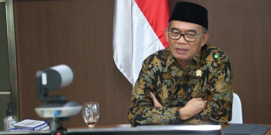 Menko PMK: PTM Wajib Digelar Kalau Sudah 100 Persen Tenaga Pendidik Tervaksin