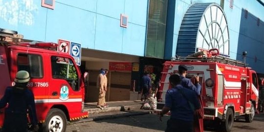 Kebakaran Melanda Plaza Pondok Gede Bekasi, Diduga Korsleting Listrik