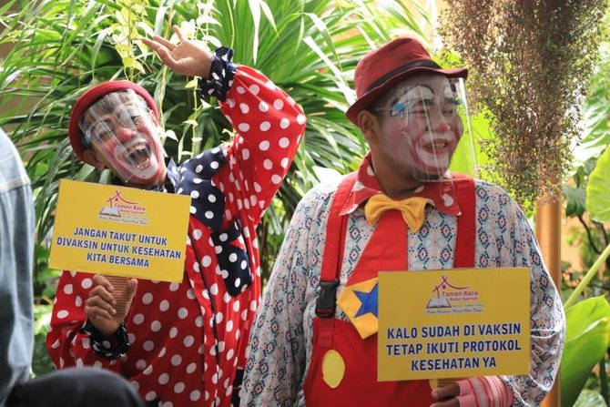 vaksinasi covid 19 di kecamatan pinang kota tangerang pakai badut