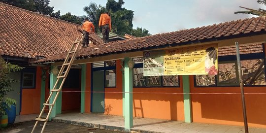 Atap Sekolah Dasar Dekat Istana Bogor Ambruk