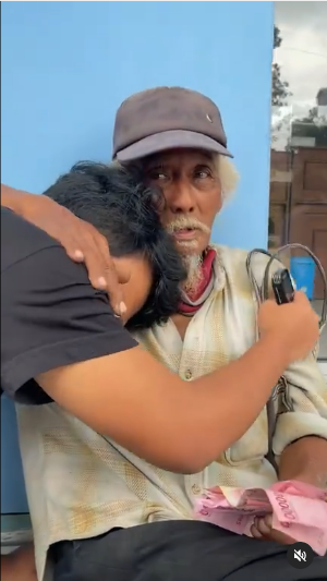 seniman ini penghasilannya selalu dibagi ke yatim