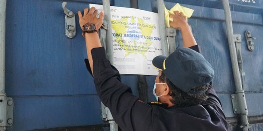 Bea Cukai Lepas Ekspor Perdana Kawasan Berikat di Cirebon
