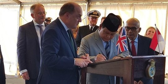 Menhan Prabowo Hadiri Penandatanganan Kontrak Kapal Fregat TNI AL di London