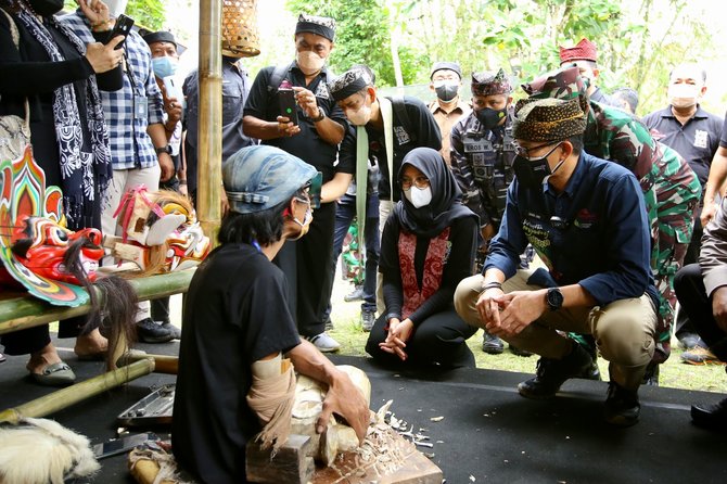 menparekraf sandiaga salahudin uno melakukan kunjungan kerja di banyuwangi