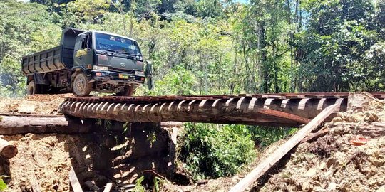 TNI-Polri Rampungkan Pembangunan Dua Jembatan di Maybrat yang Dirusak KKB Papua