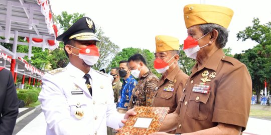 Baru Sentuh 2,1 Juta Warga, Plt Gubernur Sulsel Minta Percepat Vaksinasi Covid