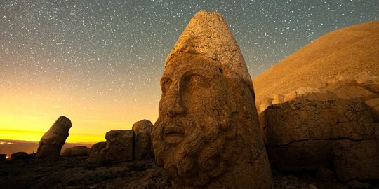 Indahnya Situs Arkeologi Gunung Nemrut di Turki