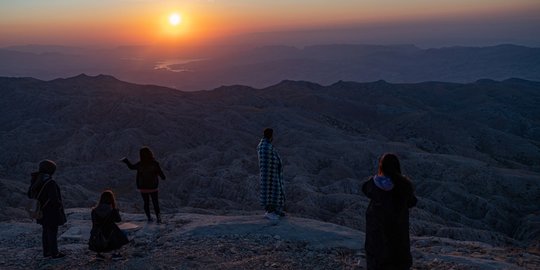 Menikmati Keindahan Alam Turki dari Puncak Gunung Nemrut