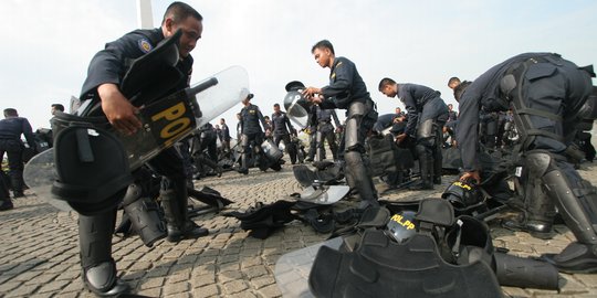 Petugas Satpol PP Cekik Pedagang Kaki Lima di Area Stadion Pakansari