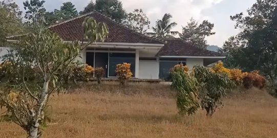 Potret Rumah Mewah Milik Bule Terbengkalai, Dalamnya Masih Banyak Barang Berharga
