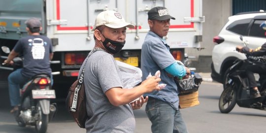 Kisah Haru Guru Honorer Jadi Penjual Permen, Anak Putus Sekolah, Istri Kabur