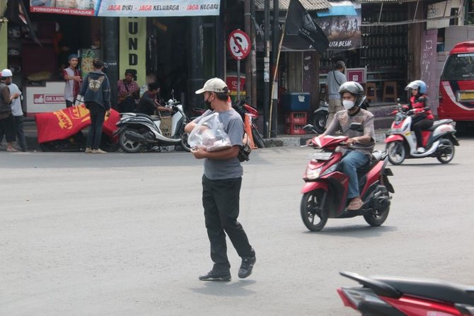 kisah haru guru honorer jadi penjual permen karena pandemi