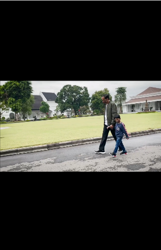 momen jokowi ngasuh jan ethes di istana yogya