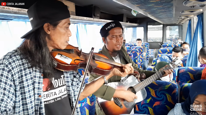 pengamen bus sholawatan suaranya merdu banget