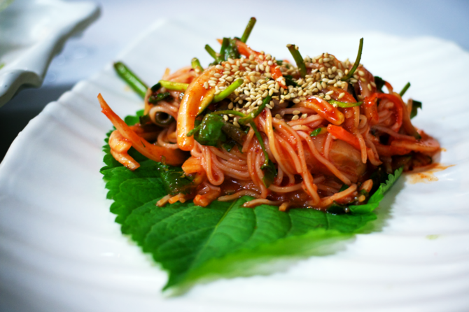 ilustrasi bibim guksu