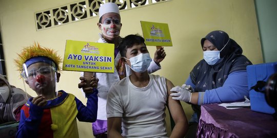 Menko Luhut: Vaksinasi Syarat Ubah Pandemi Menjadi Endemi
