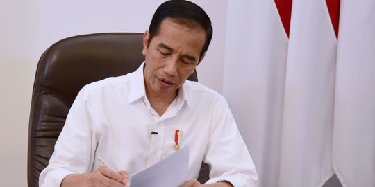 Jokowi Beri Bantuan Rp100 Juta untuk Perawatan Legenda Bulutangkis Verawaty Wiharjo