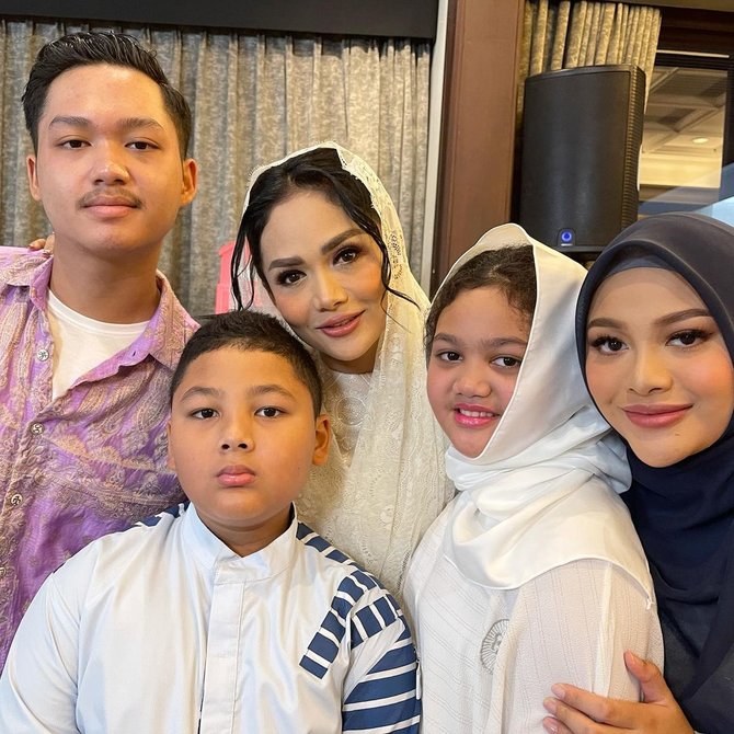 krisdayanti bersama anak anak