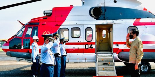 Tumpangi Helikopter, Jokowi Terbang ke Banten Resmikan Pabrik Baja & Tinjau Vaksinasi