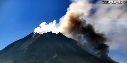 Gunung Merapi Luncurkan 18 Kali Guguran Lava Pijar ke Barat Daya