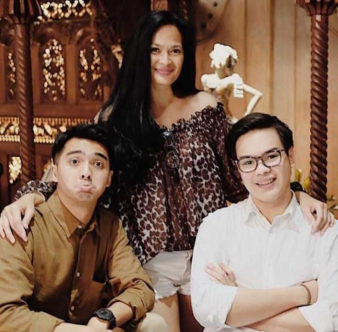 bak kakak adik intip potret kedekatan donna harun bareng anak anaknya