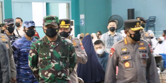 Serbuan Vaksinasi Wujud Sinergitas TNI-Polri Bantu Kendalikan Covid-19