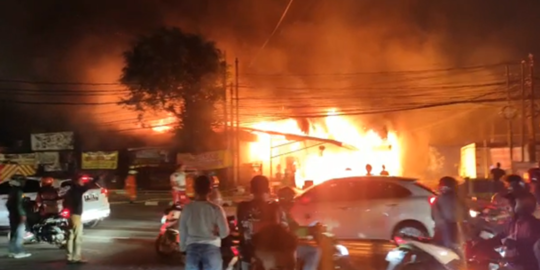 Toko Cahaya di Cilandak Terbakar, Enam Mobil Pemadam Dikerahkan