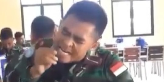Dikira Awalnya Mau Makan Semangka, Ternyata Tentara Ini Beraksi Tak Biasa