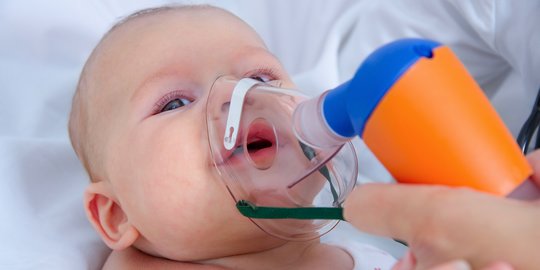 Bayi Batuk dan Muntah Saat Tidur, Pahami Penyebab Serta Cara Mengatasinya