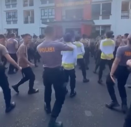 video polisi lagi senam goyangannya lihai banget jadi sorotan
