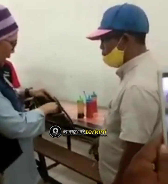 bela anak penjual kerupuk yang dituduh curi uang aksi ibu ini tuai pujian warganet