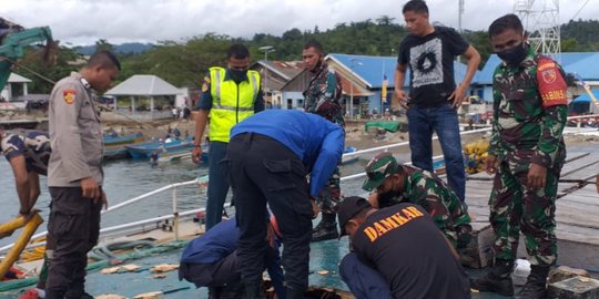 Diduga Korsleting, KM Fungka Permata VII Terbakar di Pelabuhan Sanana Malut