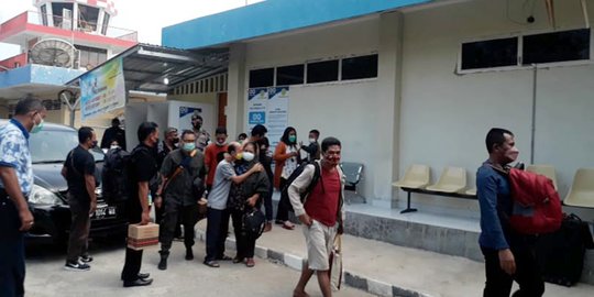 5 Tersangka Korupsi Pengelolaan Gaji ASN Dinas PPO Sumba Timur Diterbangkan ke Kupang