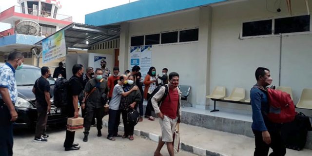 5 Tersangka Korupsi Pengelolaan Gaji ASN Dinas PPO Sumba Timur Diterbangkan ke Kupang