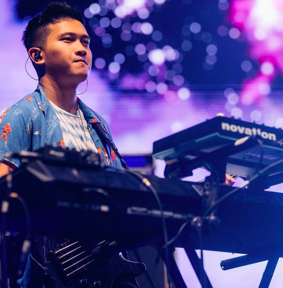eva celia dilamar ini 4 fakta demas narawangsa calon menantu sophia latjuba