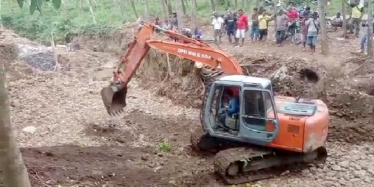 Viral Ibu Hamil Ditandu untuk Melahirkan, Pemerintah Langsung Selesaikan Jembatan