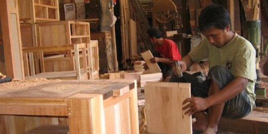 Intip Kegiatan Napi Lapas I Surabaya Bikin Furnitur, Sumbang Ratusan Juta ke Negara