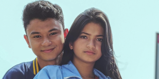Foto Mesra di Atas Motor, Ratu Sofya dan Bintang Agara Pemain 'Dari Jendela SMP'