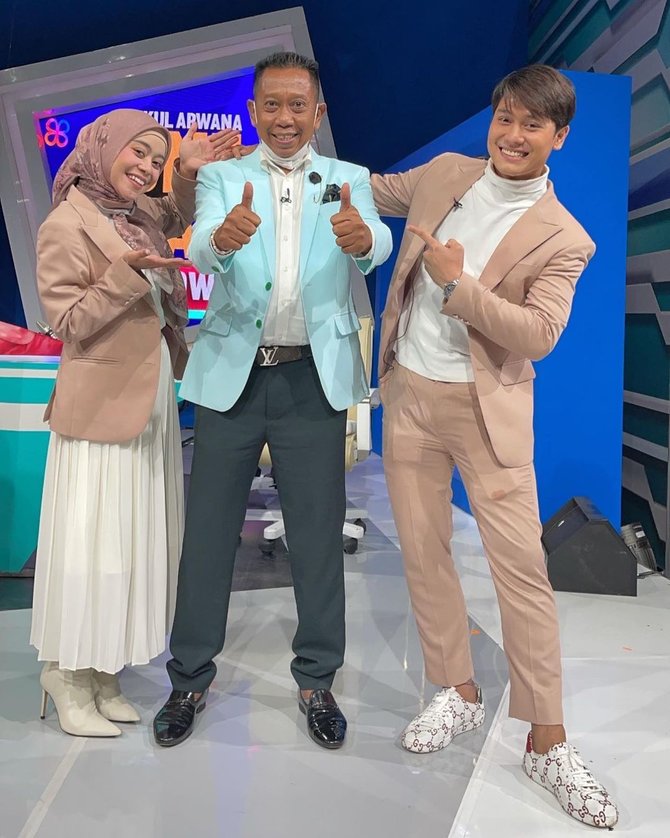 rizky billar dan lesty bersama tukul