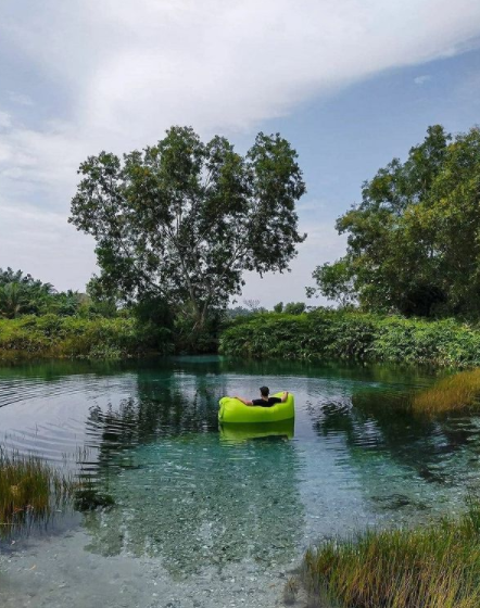 mengunjungi pantai kodok di langkat rawa dengan air jernih yang jadi objek wisata