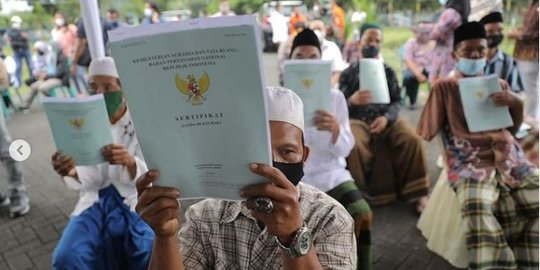 BPN Serahkan 1.100 Sertifikat Redistribusi Tanah di Garut