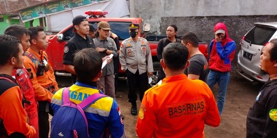 Satu Kompi Brimob Polda Jabar Diterjunkan Mencari Pendaki Hilang di Gunung Guntur