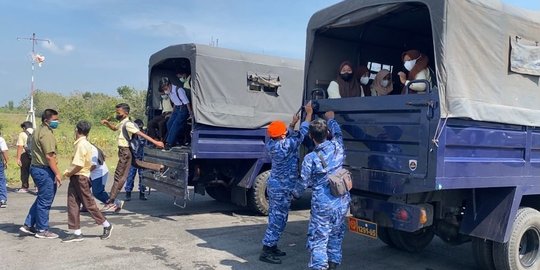 TNI Kerahkan 30 Bus dan Truk Jemput Bola Vaksinasi Covid-19 Warga di Yogyakarta