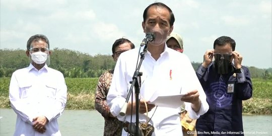 Jokowi: Semua Pihak Harus Berkolaborasi, Meyakinkan Vaksinasi Aman dan Halal