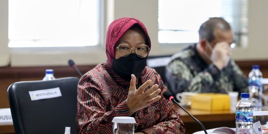 Mensos Risma Lanjutkan Bansos Covid-19 di 2022