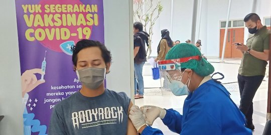 Bantu Pemerintah Lawan Pandemi, AXIS Dukung Vaksinasi Mahasiswa dan Pelajar