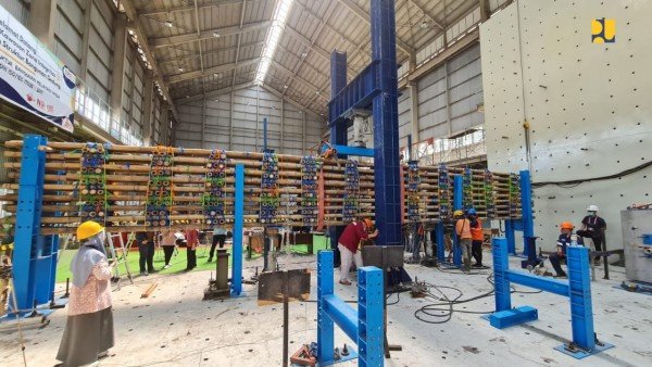 pengujian matras bambu di laboratorium untuk proyek tol semarang demak