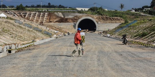 Melihat Progres Pembangunan Kereta Cepat Jakarta-Bandung