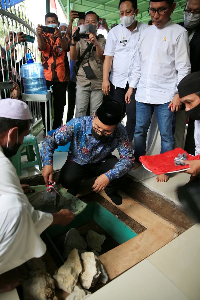 wali kota danny letakkan batu pertama pembangunan shelter masjid al muttaqin